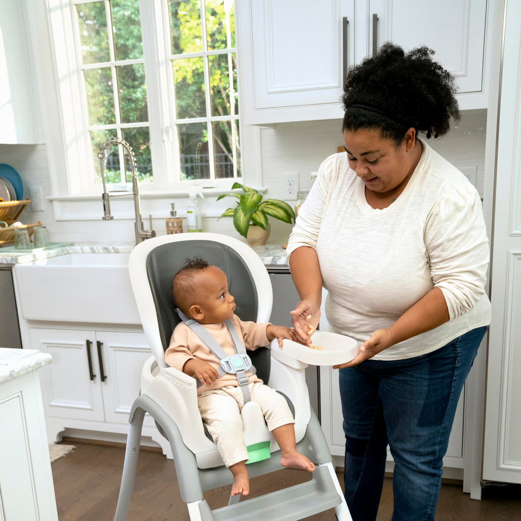6-in-1 High Chair with 5 Point Harness and 2 Trays Z9563