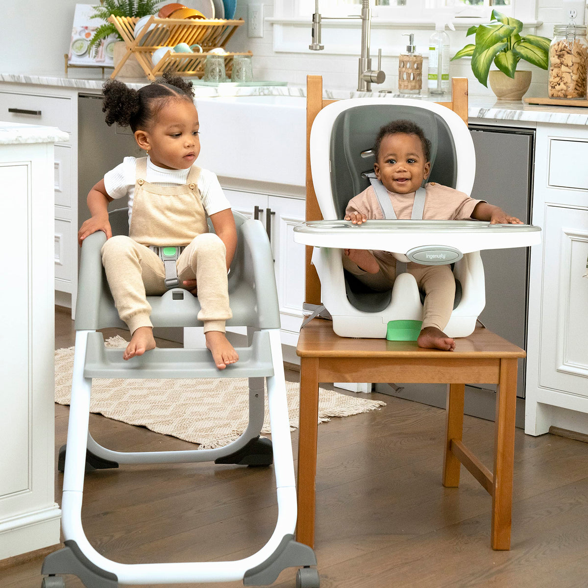 6-in-1 High Chair with 5 Point Harness and 2 Trays Z9563