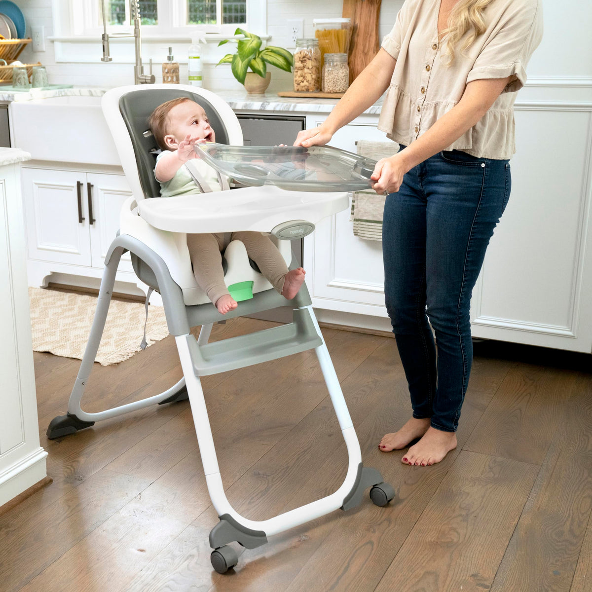 6-in-1 High Chair with 5 Point Harness and 2 Trays Z9563