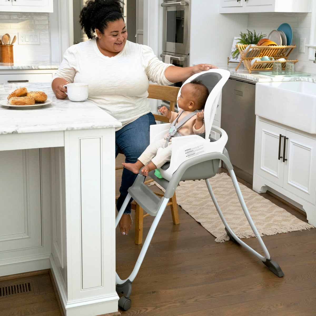 6-in-1 High Chair with 5 Point Harness and 2 Trays Z9563